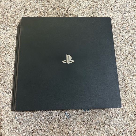 USED PS4 - Picture 2 of 15